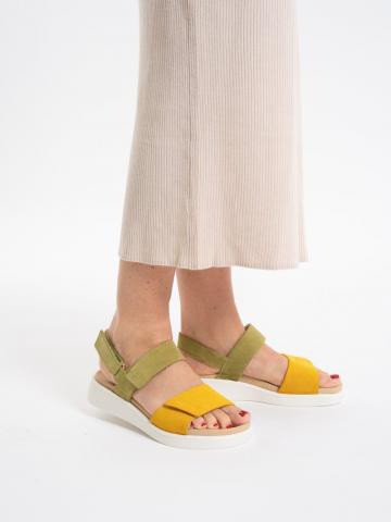 Босоножки на танкетке