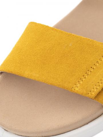 Босоножки на танкетке