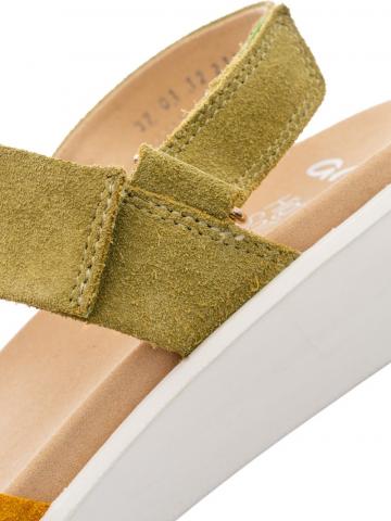 Босоножки на танкетке