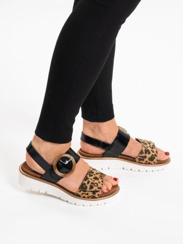 Босоножки на танкетке