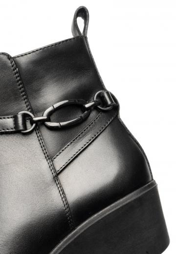 Сапожки на танкетке