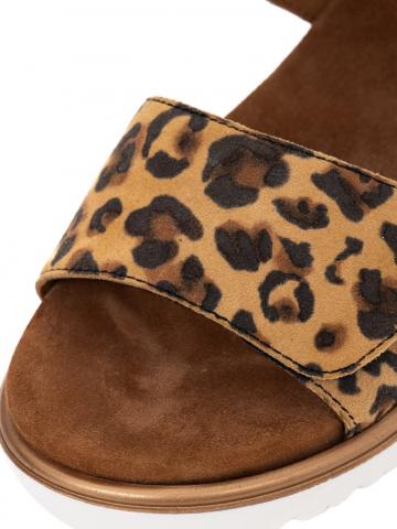 Босоножки на танкетке