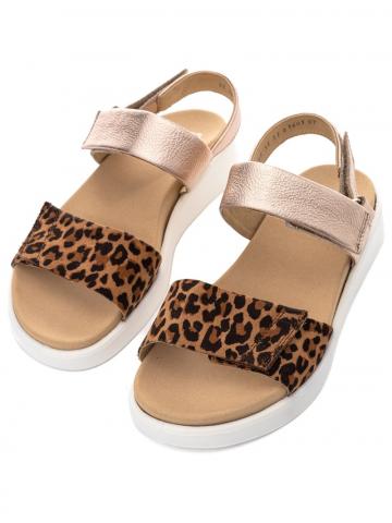 Босоножки на танкетке