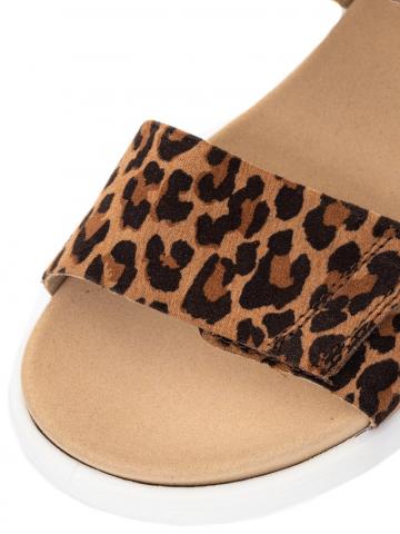 Босоножки на танкетке