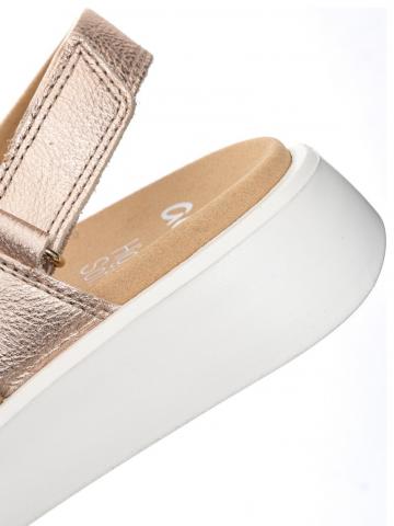 Босоножки на танкетке