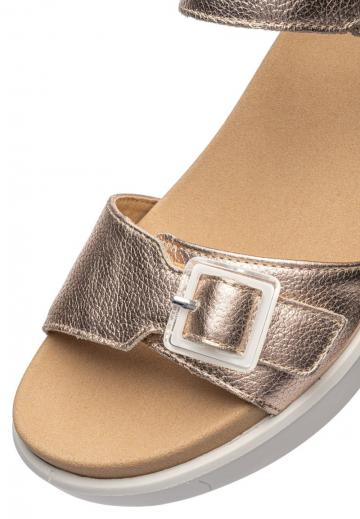 Босоножки на танкетке