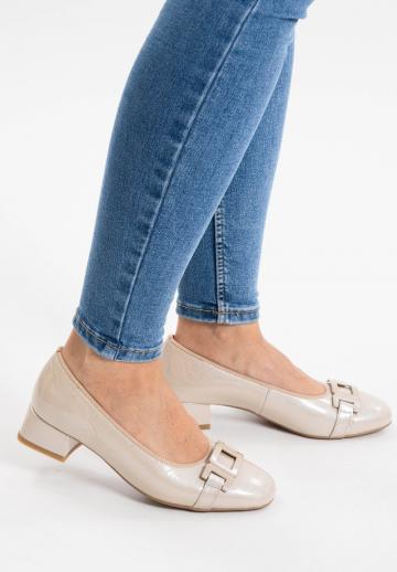 Туфли с высоким носом