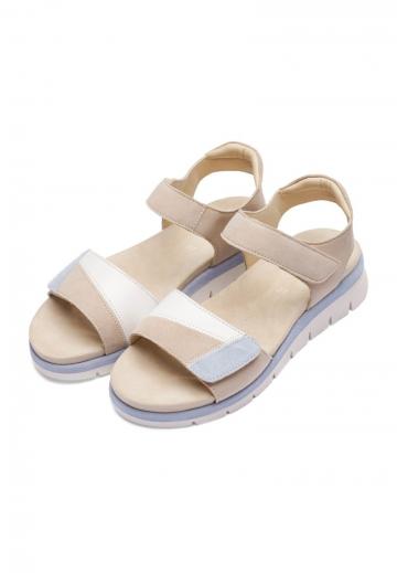 Босоножки на танкетке