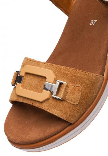 Босоножки на танкетке