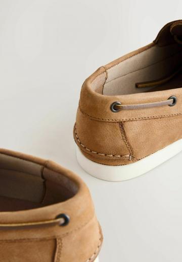 Ботинки на шнуровке