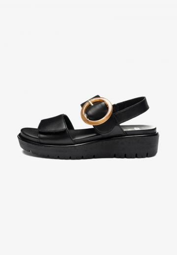 Босоножки на танкетке