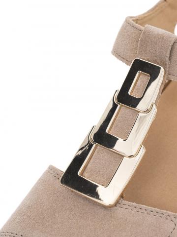 Босоножки на танкетке