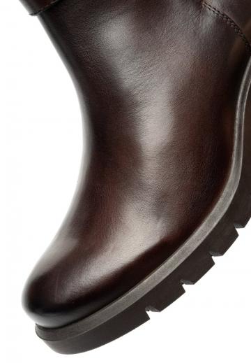 Сапожки на танкетке