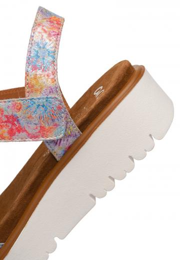 Босоножки на танкетке