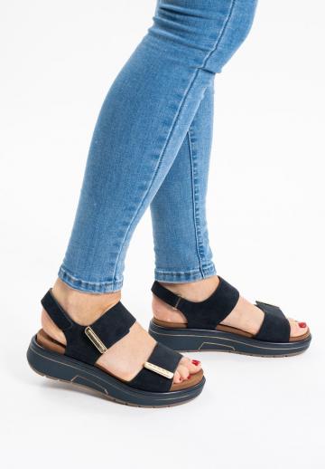 Босоножки на танкетке