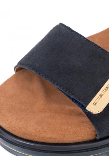 Босоножки на танкетке