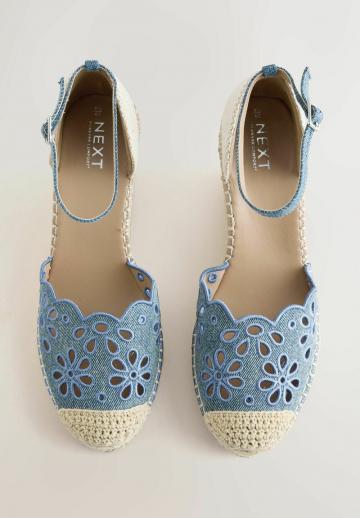 Туфли на танкетке