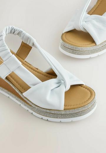 Босоножки на танкетке