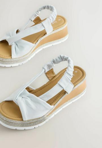 Босоножки на танкетке