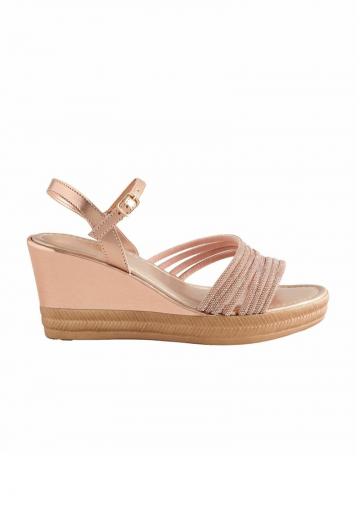 Босоножки на танкетке