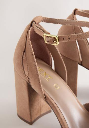 Туфли с ремешком