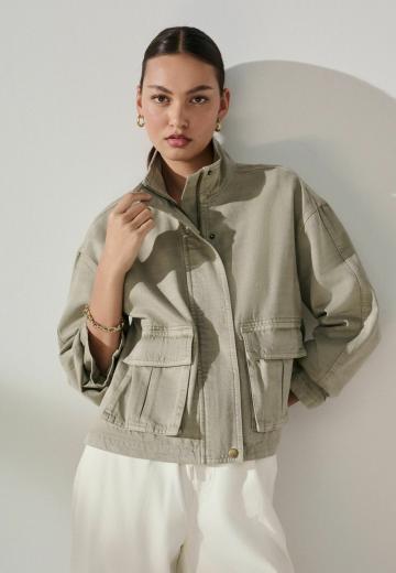 Куртка с накладнымит карманами