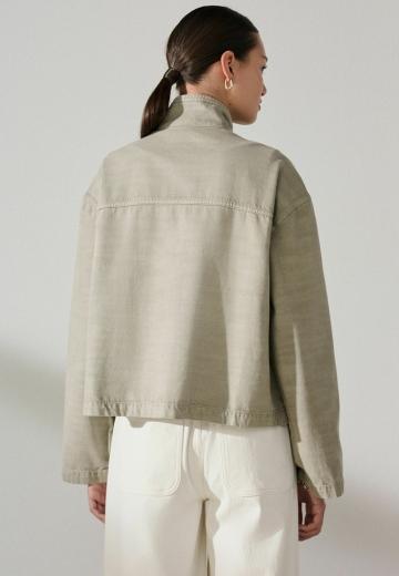 Куртка с накладнымит карманами