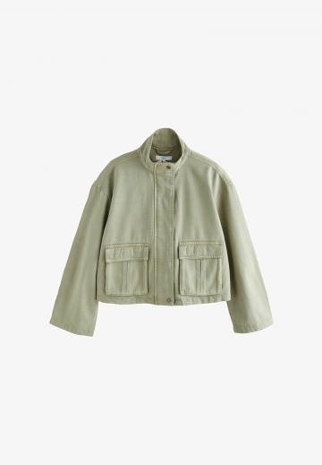 Куртка с накладнымит карманами