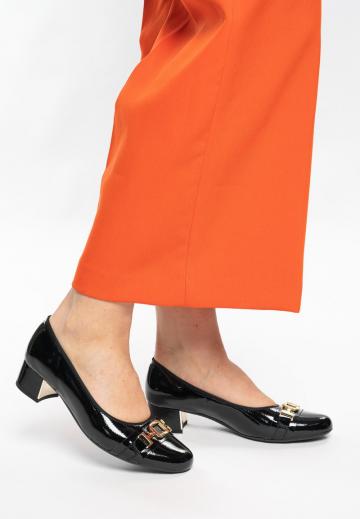 Туфли с высоким носом