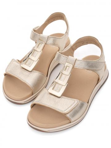 Босоножки на танкетке