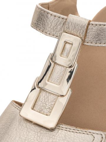 Босоножки на танкетке