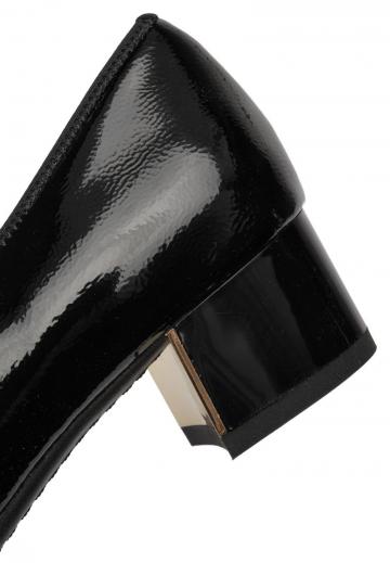 Туфли с высоким носом