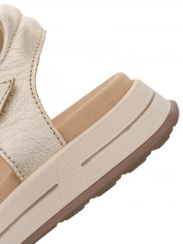 Босоножки на танкетке