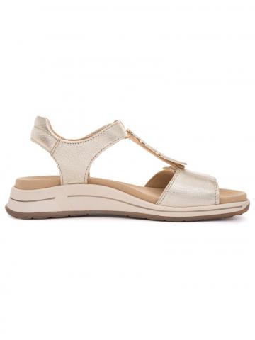 Босоножки на танкетке