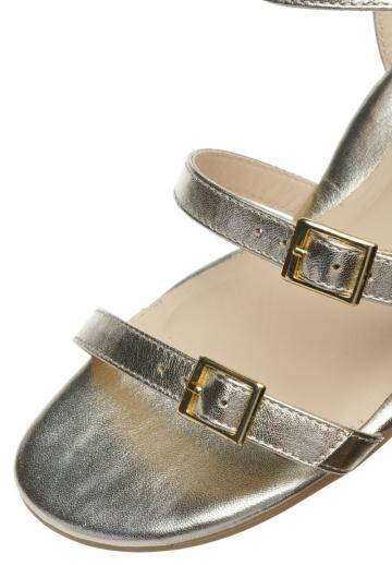 Босоножки на танкетке