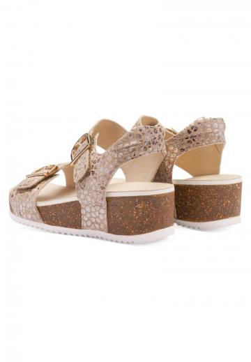 Босоножки на танкетке