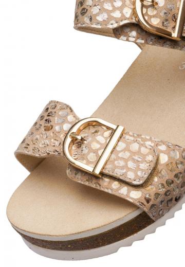 Босоножки на танкетке