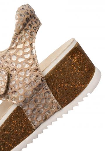 Босоножки на танкетке