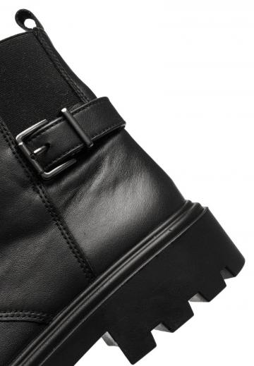 Ботинки на шнуровке