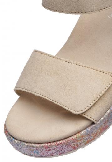 Босоножки на танкетке