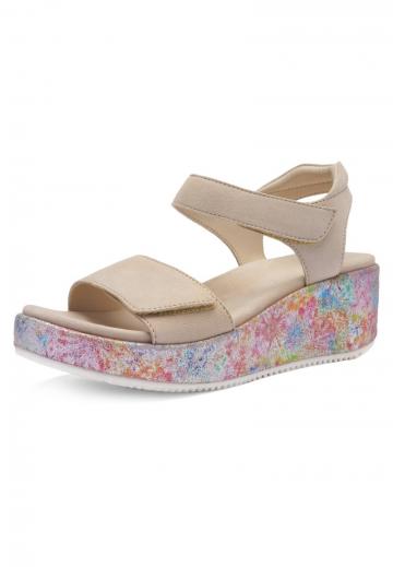 Босоножки на танкетке