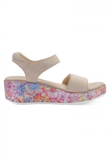 Босоножки на танкетке