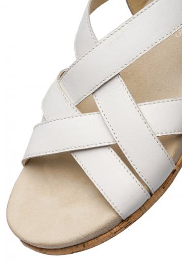 Босоножки на танкетке