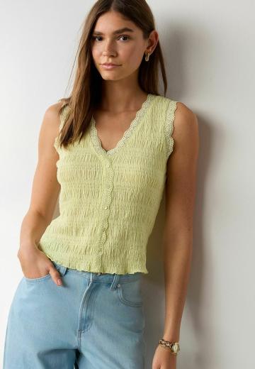 Джинсовая жилетка