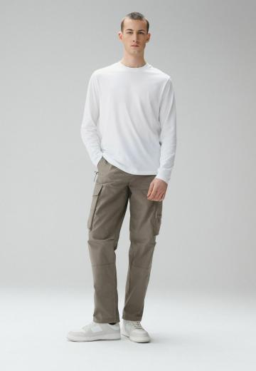 Брюки с накладными карманами