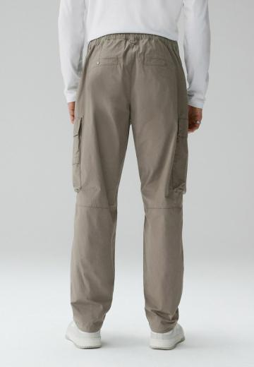 Брюки с накладными карманами