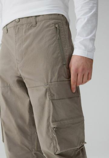 Брюки с накладными карманами