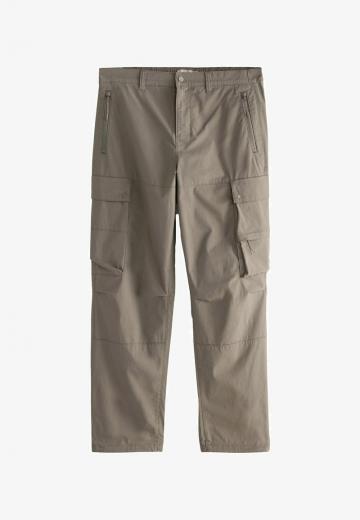 Брюки с накладными карманами