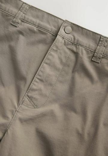 Брюки с накладными карманами