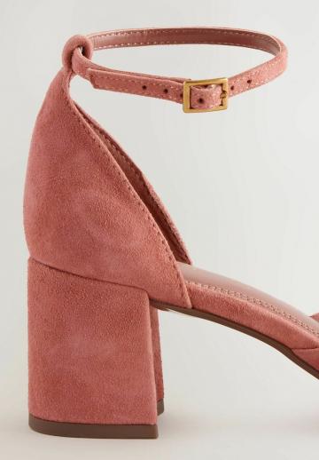 Туфли с ремешком